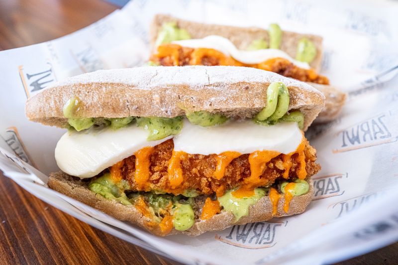 dave hot chicken sandwich classic