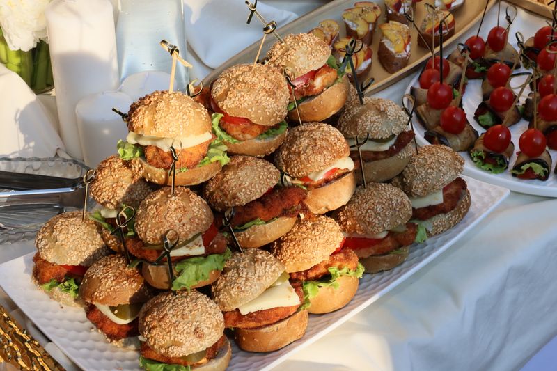 mini hot chicken sliders daves
